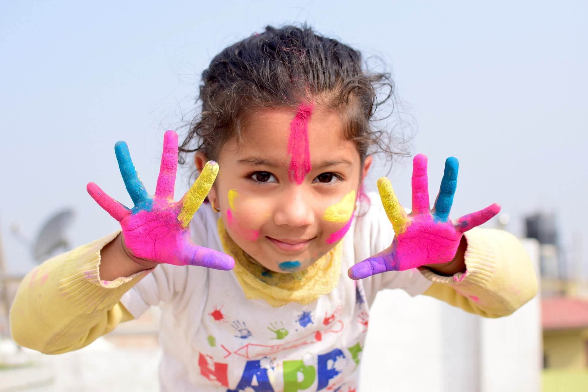 happy colors sur un enfant