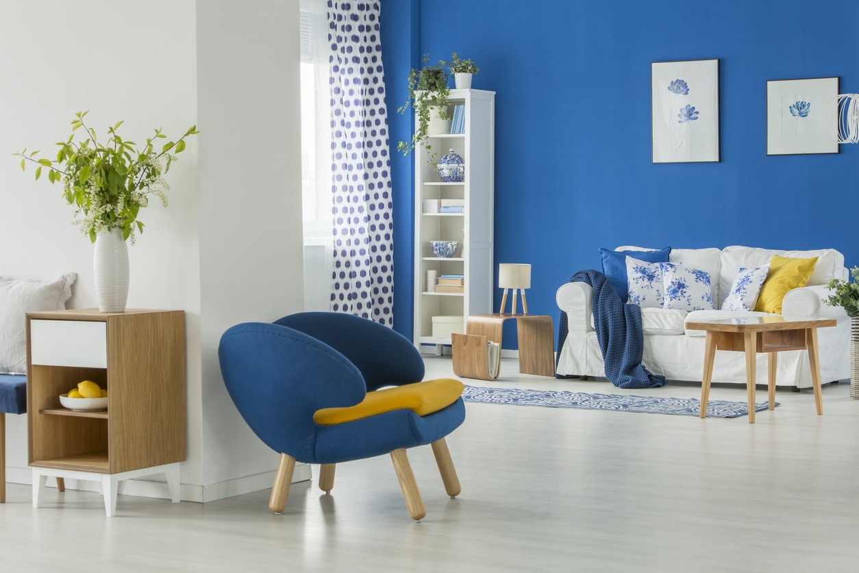 décoration scandinave avec du bleu et du jaune