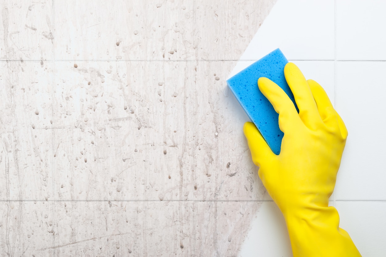 lessiver un mur en carreaux