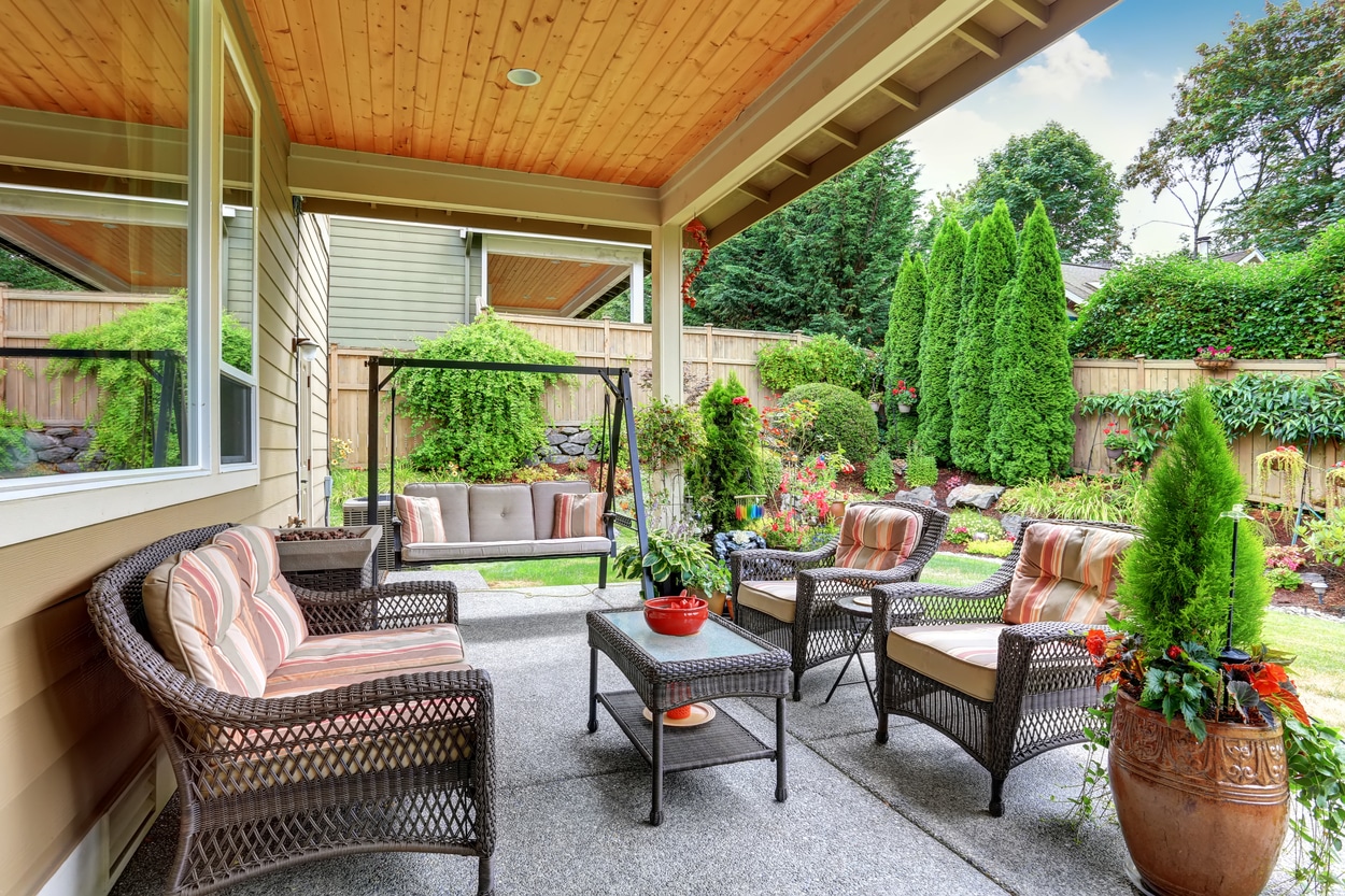 Comment aménager votre terrasse ou votre balcon à l'abri des regards ? - La  Maison Des Travaux