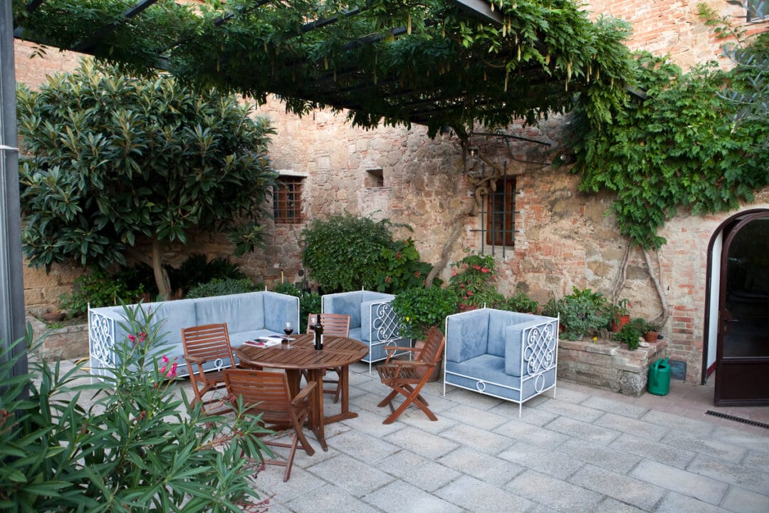 Comment aménager une grande terrasse plein sud