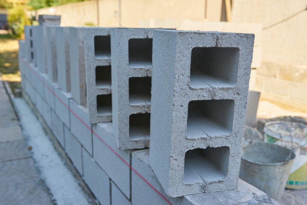 construire mur en parpaings