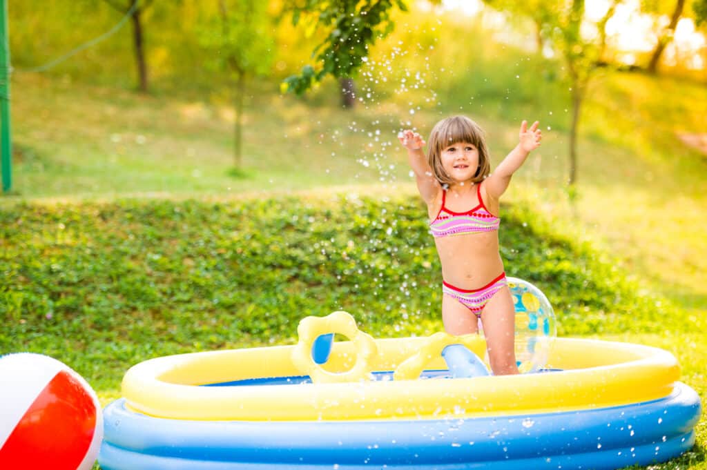 enfant piscine