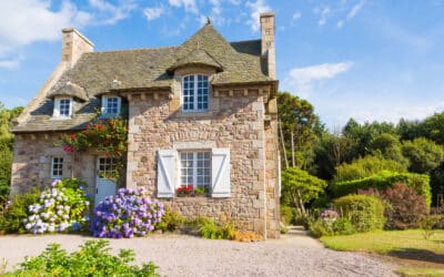 Quel type de fenêtres pour une maison au style rustique ?