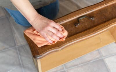Nettoyer un meuble en bois : astuces et conseils d’entretien