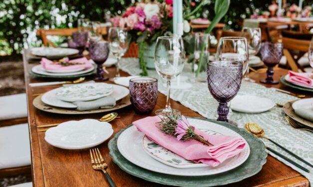 Impressionnez vos invités avec une table parfaitement présentée pour votre dîner !